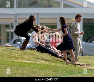 Prinz William und Kate Middleton an der Cowarth park Polo Turnier in 2009. Stockfoto