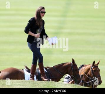 Prinz William und Kate Middleton an der Cowarth park Polo Turnier in 2009. Stockfoto