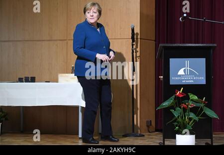 Grimmen, Deutschland. 10 Jan, 2020. Bundeskanzlerin Angela Merkel (CDU), nimmt an dem Neujahrsempfang der Landrat des Vorpommern-Rügen Bezirk. Merkel hat den Wahlkreis Stralsund-Greifswald - Rügen-Vorpommern seit 1990 mit einem Direktmandat im Bundestag vertreten. Quelle: Stefan Sauer/dpa/Alamy leben Nachrichten Stockfoto