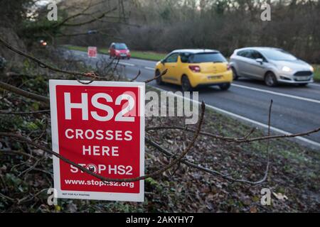 Wendover, UK. 10. Januar, 2020. Ein Zeichen außerhalb des neu Wendover aktiven Widerstand Camp neben der A413 hergestellt. Stop HS 2 Aktivisten aus der ganzen Vereinigten Königreich errichtet das Camp im Wald außerhalb Wendover auf die vorgeschlagene Route für HS2 durch den Chilterns AONB in Reaktion auf die Anforderungen für die Unterstützung von Mitgliedern der lokalen Gemeinschaft in die High Speed Rail Link. Credit: Mark Kerrison/Alamy leben Nachrichten Stockfoto