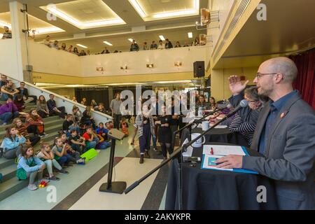 Québec Solidaire MNA Sol Zanetti ist während des Wahlkampfes in Quebec Quebec City Mittwoch, September 19, 2018 2008. Stockfoto