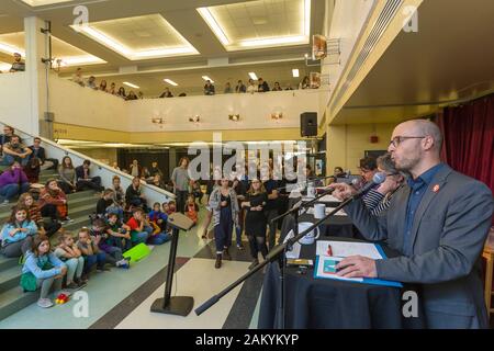 Québec Solidaire MNA Sol Zanetti ist während des Wahlkampfes in Quebec Quebec City Mittwoch, September 19, 2018 2008. Stockfoto