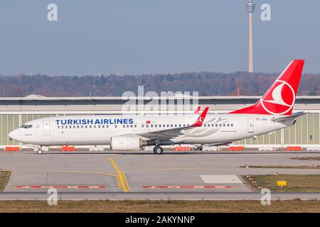 Stuttgart - 25. November 2018: Turkish Airlines Boeing 737 Flugzeug am Stuttgarter Flughafen (STR) in Deutschland. Boeing ist ein Flugzeughersteller Stockfoto