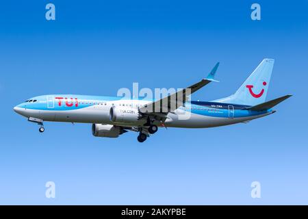 Paris, Frankreich - 17. August 2018: Flugzeug TUI Boeing 737 Max am Flughafen Paris Charles de Gaulle (CDG) in Frankreich. Boeing ist ein Flugzeughersteller BA Stockfoto