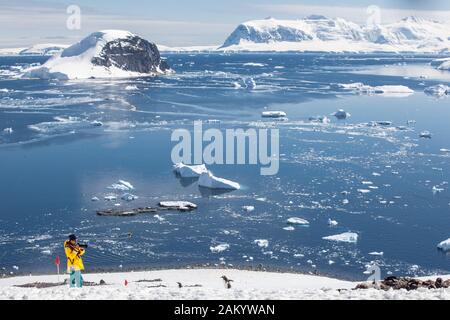 Touristen auf der Danco Island, der Antarktischen Halbinsel, der Antarktis Stockfoto