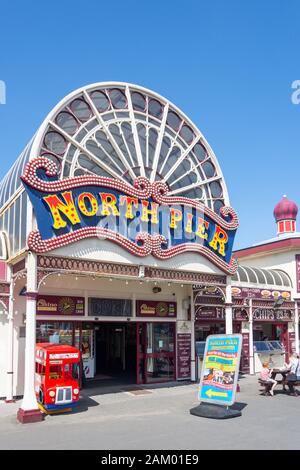 Eintritt zum North Pier, Der Promenade, Blackpool, Lancashire, England, Großbritannien Stockfoto