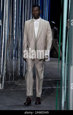 Mailand, Italien. 10 Jan, 2020. Mailänder Modewoche, Männer Herbst Winter. 2020 2021 Mailand, Männermode Herbst Winter 2020. Ermenegildo Zegna abgebildet: Modell Credit: Unabhängige Fotoagentur/Alamy leben Nachrichten Stockfoto