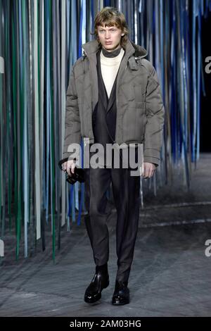 Mailand, Italien. 10 Jan, 2020. Mailänder Modewoche, Männer Herbst Winter. 2020 2021 Mailand, Männermode Herbst Winter 2020. Ermenegildo Zegna abgebildet: Modell Credit: Unabhängige Fotoagentur/Alamy leben Nachrichten Stockfoto