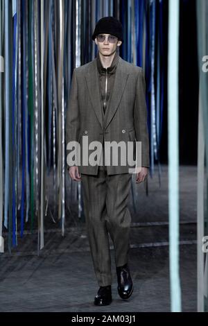 Mailand, Italien. 10 Jan, 2020. Mailänder Modewoche, Männer Herbst Winter. 2020 2021 Mailand, Männermode Herbst Winter 2020. Ermenegildo Zegna abgebildet: Modell Credit: Unabhängige Fotoagentur/Alamy leben Nachrichten Stockfoto