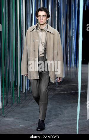 Mailand, Italien. 10 Jan, 2020. Mailänder Modewoche, Männer Herbst Winter. 2020 2021 Mailand, Männermode Herbst Winter 2020. Ermenegildo Zegna abgebildet: Modell Credit: Unabhängige Fotoagentur/Alamy leben Nachrichten Stockfoto