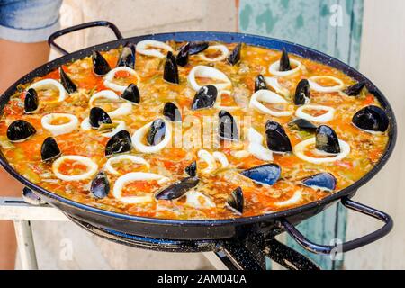 Eine typisch spanische Paella in einem Herd gekocht Stockfoto