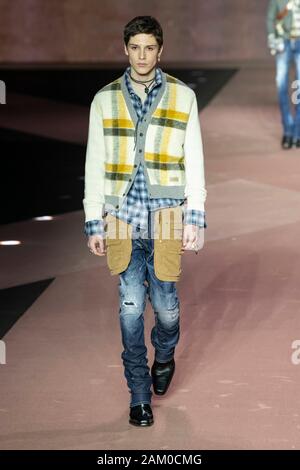 Mailand, Italien. 10 Jan, 2020. DSQUARED2 Herbst/Winter 2020/2021 Start- und Landebahn in Mailand auf der Modewoche Männer" Januar 2020 - Mailand, Italien 10/01/2020 | Verwendung der weltweiten Kredit: dpa/Alamy leben Nachrichten Stockfoto