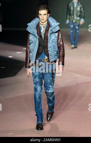 Mailand, Italien. 10 Jan, 2020. DSQUARED2 Herbst/Winter 2020/2021 Start- und Landebahn in Mailand auf der Modewoche Männer" Januar 2020 - Mailand, Italien 10/01/2020 | Verwendung der weltweiten Kredit: dpa/Alamy leben Nachrichten Stockfoto