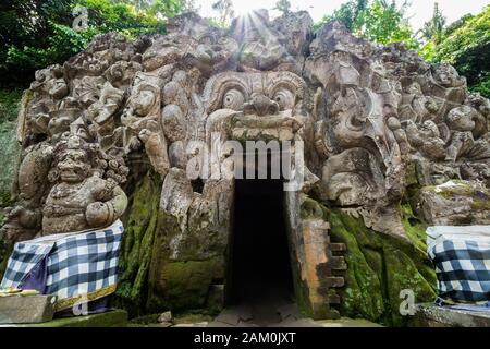 Goa Gajah Elephant Cave, Höhle in Ubud, Bali, Indonesien. Stockfoto