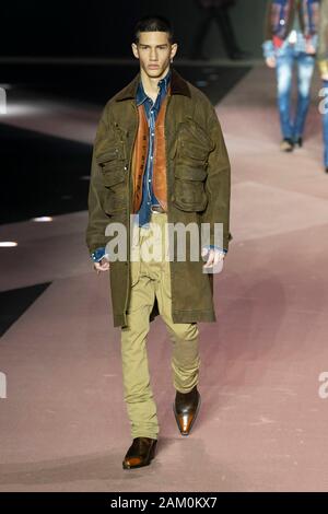 Mailand, Italien. 10 Jan, 2020. DSQUARED2 Herbst/Winter 2020/2021 Start- und Landebahn in Mailand auf der Modewoche Männer" Januar 2020 - Mailand, Italien 10/01/2020 | Verwendung der weltweiten Kredit: dpa/Alamy leben Nachrichten Stockfoto