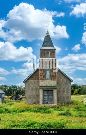 Die abgebrochenen St. Joseph's Römisch-katholische Kirche in der Nähe von Renwer, Manitoba, Kanada. Stockfoto