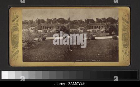 Terrasse, Central Park, New York umfasst sieben handkolorierte Ansichten. Blick von D. Barnum, J.W. & J.S.Molton, G.G. Rockwood und andere Fotografen und Verlage. Eine Ansicht ist eine Werbung auf der Rückseite für die American Tobacco Company. Robert Dennis Sammlung von stereoskopische Ansichten. Einige Ansichten haben steuerstempel angebracht. Titel von Cataloger'. Blick auf die Terrasse und Bethesda Brunnen mit Blick auf die Springbrunnen vor dem Kunstvollen Brunnen, Skulptur von Frau gekrönt; der See; die Terrasse inkl. Details zu kunstvollen Steinmetzarbeiten; allgemeine Ansichten, auch einer aus über den See angezeigt Stockfoto