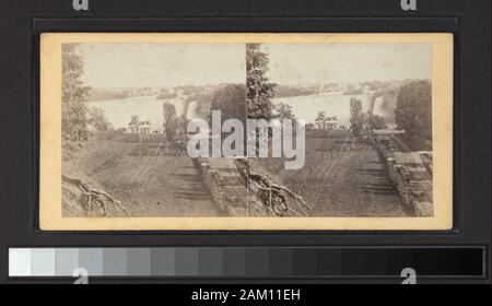 Die amerikanische Fallen, von Kanada, in der Nähe des Museum Blick auf die Niagara Fälle, Stromschnellen, Inseln, Hotels, Brücken, Zügen, Treppen, Fähren, Terrepin Tower, die sechs Nationen indischen Store, Touristen, Farmen in der Gegend und Blondin auf der Gratwanderung. Enthält vier handkolorierte Ansichten. Robert Dennis Sammlung von stereoskopische Ansichten. Einige Ansichten sind fotografiert von George N. Barnard (siehe: Davis, Keith F.: George N. Barnard, Fotograf von Sherman's Campaign, 1990.) Titel ausgedacht. Ansichten sind gezählt: 46, 125, 624, 626, 628, 630-633, 635, 637-639, 641, 643-648, 651, 665, 666, 832, 856, 879, 1369, Stockfoto