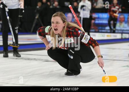 London, Ontario, Kanada. 10. Januar, 2020. Zwei Tage spielen und 6 Ziehungen werden offiziell in den Büchern. Es sieht so aus, als ob die Europäer sind zu viel für das Team Kanada eine 13-5 führen. Es gibt noch viele Curling als erste Mannschaft auf 30,5 Punkte hat, gewinnt. Team Canada Chelsea Carey von Calgary, Alberta Credit: Lukas Durda/Alamy leben Nachrichten Stockfoto