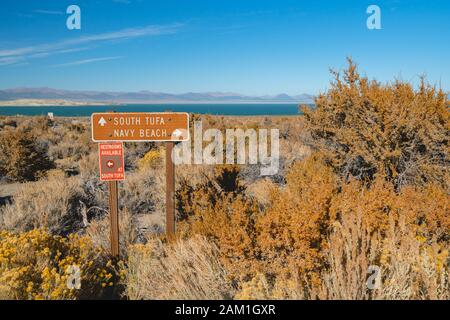 Mono Lake Tufa State Natural Reserve, Kalifornien. Richtung South Tufa und Navy Beach Stockfoto