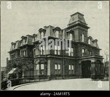 Illustrierte Anleitung nach Toronto über Niagara Falls: mit indizierten Karte der Stadt, Anzeigen street car Linien. Gruppe von Kirchen. ist ein massiver und stattliche Turm. Die Orgel vor kurzem umgebaut, das Geschenk einer wohlhabenden Dame, ist einer der größten auf thecontinent. Die Gebäude auf der rechten Seite des Bildes ist theMetropolitan. ST. JAMES KATHEDRALE. Wird an einem historischen Punkt an der Ecke King andChurch Straßen. Es hat eine Kapazität von mehr als 2.000, und der Turm und die Turmspitze, die bis zu einer Höhe von 306 Meter erreichen, können für Meilen entfernt gesehen auf dem See. Die towercontains eine feine Uhr, mit sehr inade Stockfoto