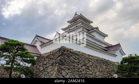 Burg Aizu-Wakamatsu, alias Burg Tsuruga. Eine Betonnachbildung einer traditionellen japanischen Burg, im Zentrum der Stadt Aizuwakamatsu, in Fukushi Stockfoto