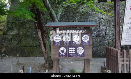 Burg Aizu-Wakamatsu, alias Burg Tsuruga. Eine Betonnachbildung einer traditionellen japanischen Burg, im Zentrum der Stadt Aizuwakamatsu, in Fukushi Stockfoto