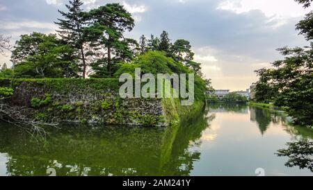 Burg Aizu-Wakamatsu, alias Burg Tsuruga. Eine Betonnachbildung einer traditionellen japanischen Burg, im Zentrum der Stadt Aizuwakamatsu, in Fukushi Stockfoto