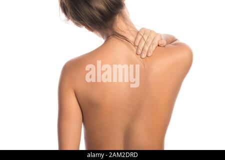 Frau mit Schmerzen im Rücken und Hals auf weißem Hintergrund Stockfoto