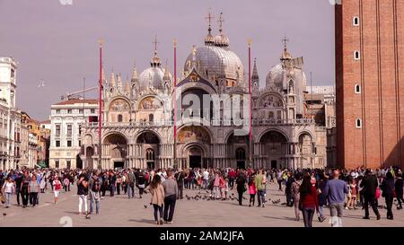 Die Patriarchalkathedrale Basilika San Marco in Venedig Stockfoto