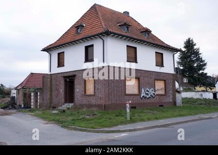 Großes Familienhaus in der Stadt für den Kohlebergbau, Morschenich, Deutschland, geräumt Stockfoto