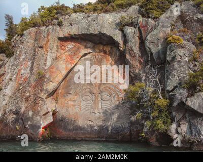 Mine Bay Maori Rock Schnitzereien in Taupo, North Island, Neuseeland Stockfoto