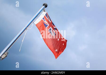 Neuseeland Red Ensign, die rote Flagge, die auf Schiffen und Booten verwendet wird Stockfoto
