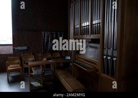 Orgel im Inneren der neuen Kirche, Borschmich Neu, Deutschland Stockfoto