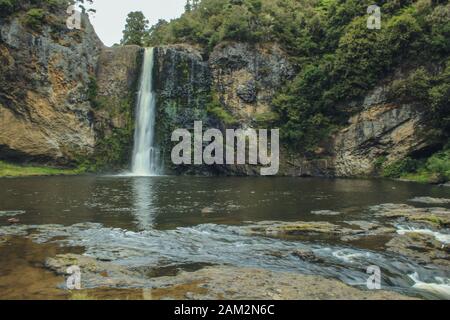 Hunua Falls im Hunua Ranges Regional Park auf der Nordinsel Neuseelands Stockfoto
