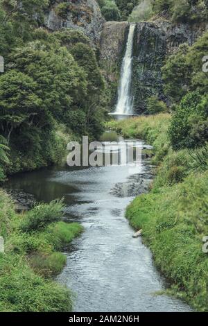 Hunua Falls im Hunua Ranges Regional Park auf der Nordinsel Neuseelands Stockfoto