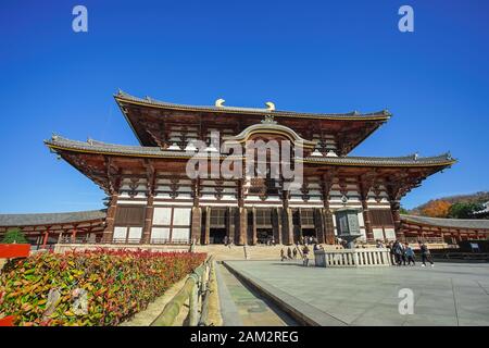 Nara, Japan - 16. Dezember 2019: Das größte Holzgebäude der Welt Todaiji Temple, dies ist die berühmtesten Reiseziele der Stadt Nara i Stockfoto