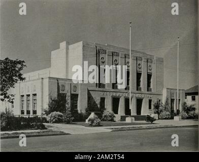 Architekt und Ingenieur. PALO ALTO COMMUNITY THEATER. PALO ALTOBIRGE M. CLARK UND DAVID B. CLARK. Architekten der Architekt und Ingenieur? ^17^ M.Y, neunzehn 35 EHREN AUSZEICHNUNGEN, NORDKALIFORNIEN KAPITEL, w. VETERANS Memorial Building. HAYWARD. Kalifornien HENRY H. MEYERS. Architekt: GEO. R. ANDMILDRED KLINKHARDT S. MEYERS. Mitarbeiter der Architekt und Ingenieur?^ t18 ^M AY, 19 35 der American Institute of Architects Stockfoto