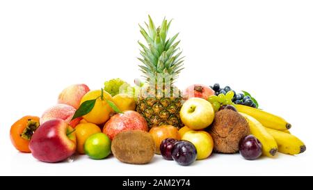 Mix aus frischen biologischen Früchten isoliert auf weißem Hintergrund Stockfoto