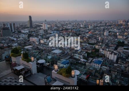 Bangkok, THAILAND - DEZEMBER: Sonnenuntergang vom Marriott Roof. Stockfoto