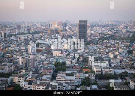 Bangkok, THAILAND - DEZEMBER: Sonnenuntergang vom Marriott Roof. Stockfoto