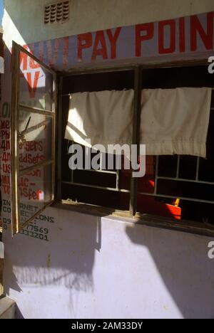 Muvipay Point TV Shop, Mwandi, Sambia, Afrika. Stockfoto