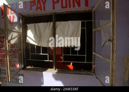 Muvipay Point TV Shop, Mwandi, Sambia, Afrika. Stockfoto