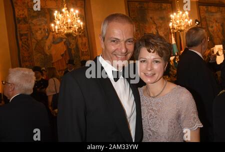 München, Deutschland. 10 Jan, 2020. Michael Möller, Direktor des Staatlichen Hofbräuhaus und seine Frau Irmgard sich auf dem Neujahrsempfang im Kaisersaal der Residenz präsentieren wird. Credit: Felix Hörhager/dpa/Alamy leben Nachrichten Stockfoto