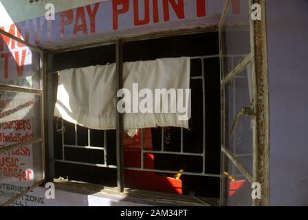 Muvipay Point TV Shop, Mwandi, Sambia, Afrika. Stockfoto