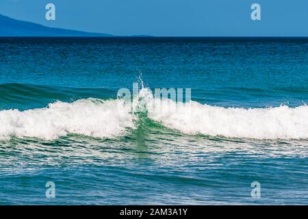 Surf and Spray at Whiritoa Beach, Waikato, North Island, Neuseeland Stockfoto