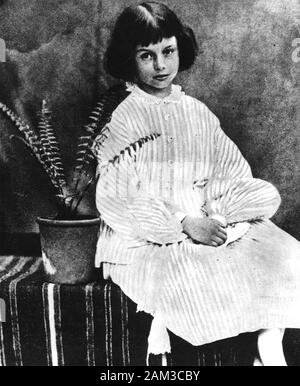 Alice LIDDELL (1852-1934) im Alter von sieben Jahren fotografiert von Lewis Carroll Stockfoto