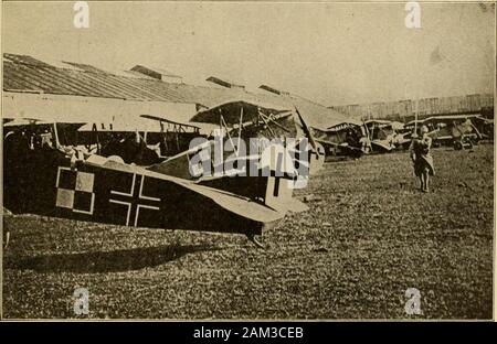 Die Menschen Krieg Buch; Geschichte, cyclopedia und Chronologie der großen Welt Krieg. Übergaben deutsche U-Boote vor Anker im Hafen von Harwich.. Mit der ersten Tranche von deutschen Flugzeugen ergab sich den Verbündeten unter den Bedingungen des Waffenstillstandes. 468 DIE VÖLKER KRIEG BUCH zuerst gegen von kluck. Südlich des cityHaigs Kräfte haben die belgische Grenze überschritten. Mehrere Eisenbahn Züge genommen wurden, als Britische ad- vance Schutzvorrichtungen gedrückt östlich von IVIaubeuge. - In Wiener Neustadt und den Flugzeughangars havebeen verbrannt. In Salzburg hat es schießen - ing in den Straßen. Von Aussig und Pettau hung Stockfoto