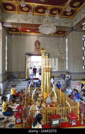 Wat Lak Muang oder Bangkok City Säule Schrein, Rattanakosin, Bangkok, Thailand Stockfoto