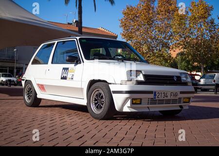 Montmelo, SPANIEN - 30. NOVEMBER 2019: 1984 Renault 5 GT Turbo (auch Le Car oder R5 genannt) zweite Generation (auch Supercinq, Superfive genannt) Stockfoto